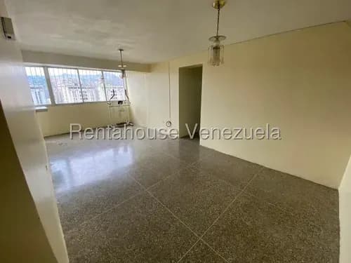 En Venta, Apartamento Ubicado En La Avenida San Martín, #26-16699 Carmen Medina