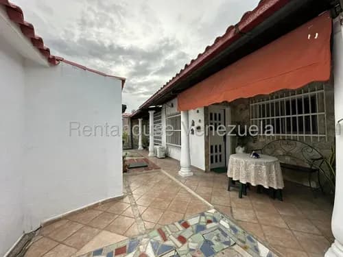 Bella Casa En Venta En La Morita En Organización Quinta Grande Excelente Condominio Y Ubicación Lista Para Firmar Tres Habitaciones Tres Baños Nela 26-20236