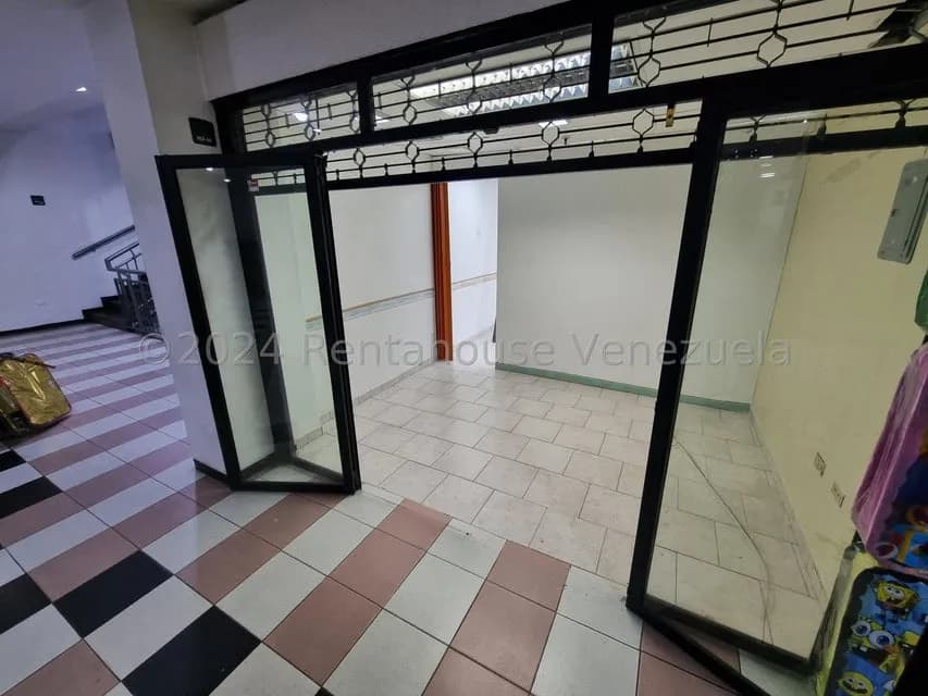 Comercial (Local Comercial) en Alquiler en Parroquia Catedral, Distrito Metropolitano