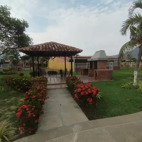 En Alquiler Casa Valle De Oro San Diego 275 Mts2 Amoblada 4 Hab 4 Baños 2 Puestos Parrilera Conjunto Cerrado Vigilancia Sólo Clientes Gm