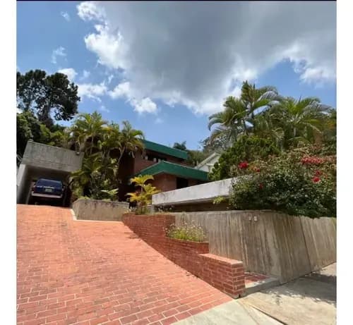 Se Vende Casa 377m2 4h+s/4b+s/3p La Lagunita 3827