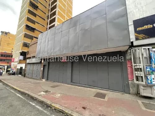 Local Comercial De 271 A Pie De Calle Y 271 De Mezanina, Cuenta Con 2 Puertas 26-5251 Cv