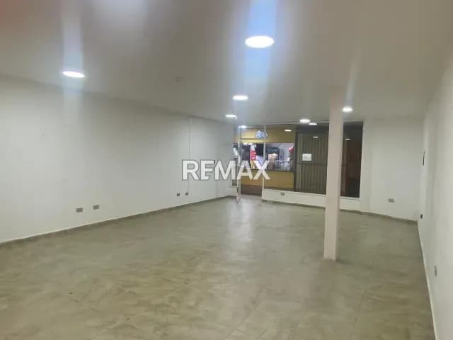 LOCAL COMERCIAL EN ALQUILER EN EL CENTRO COMERCIAL VIRGEN DEL VALLE, SECTOR TIPURO, MATURÍN