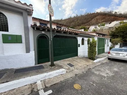 Se Vende Quinta Acogedora En Macaracuay . Ubicada En Conjunto Residencial Cerrado Con Vigilancia Privada. (r.o)