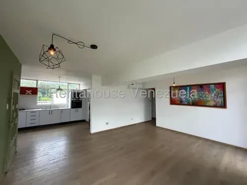 Apartamento En Venta En Chuao Baruta Caracas Remodelado Vista Al Avila