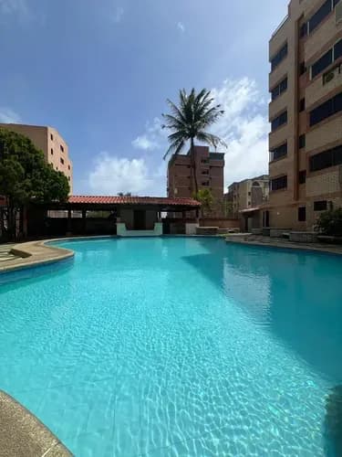 Apartamento En Venta En Planta Baja Tucacas Res. Sol Bahía Y Mar 2hab, 2 Baños, Patio Pocos Metros A Orilla De Mar (dr)