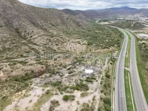 Daniela Linarez Vende Terreno Con Estratégica Ubicación Y Acceso A Vías Principales Ubicado En La Zona Industrial 2 Barquisimeto