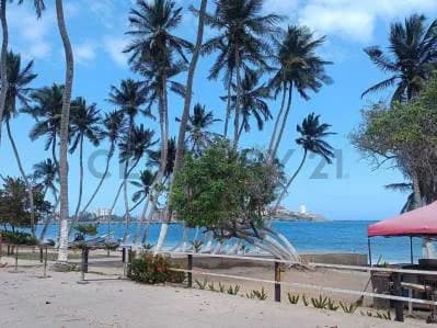 En venta casa a pocos pasos de la playa en Pampatar