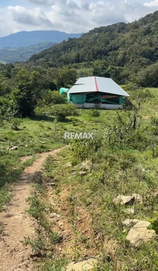 VENTA DE GALPON Y TERRENO EN POTRERO DE LAS CASA