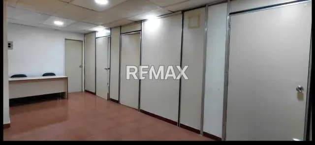 Excelente Oficina en Venta, ubicada en la Avenida Urdaneta