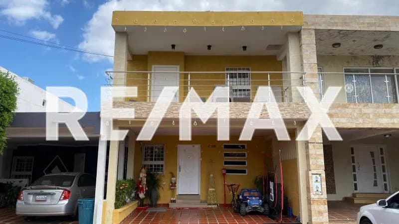 TOWNHOUSE ZONA OESTE EN COJUNTO RESIDENCIAL SANTA FE VILLA