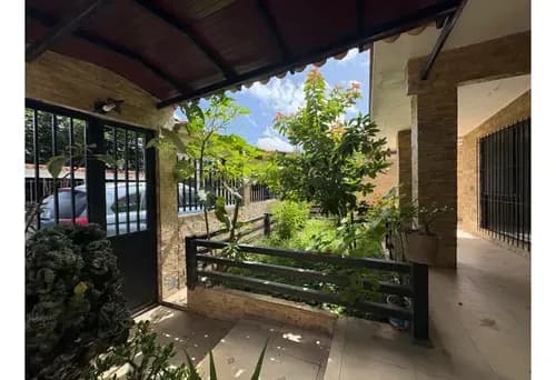 Linda Casa En Urb El Golf Urb Colinas De Carrizal