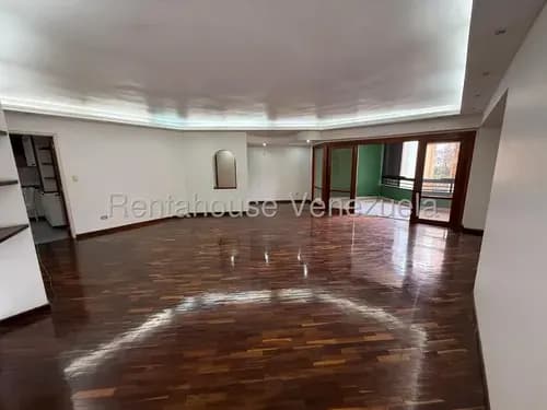 Apartamento En Venta En La Florida Semiremodelado Ideal Para Familias Grandes Oportunidad / Rf