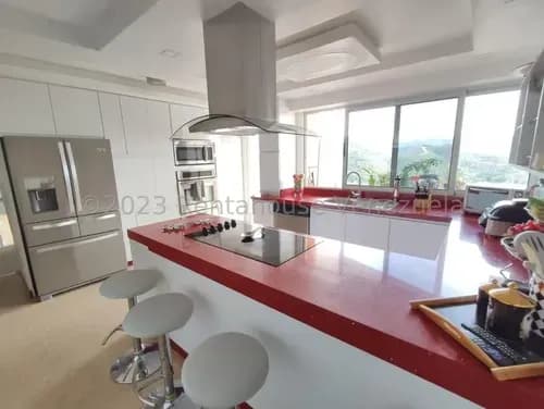 Lujoso Penthouse De 3 Niveles 547 M2, Ubicado En El Parral