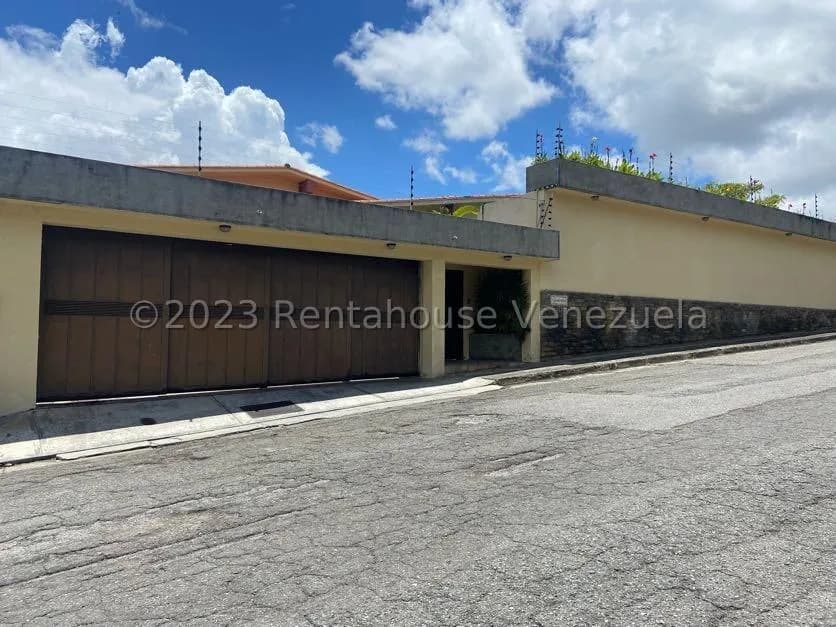Casa (Duplex) en Venta en Cumbres de Curumo, Distrito Metropolitano