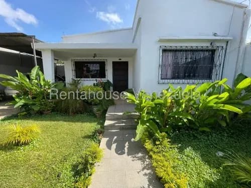 Casa En Venta En Barquisimeto Estado Lara, Ubicación Estratégica, Con Cercania A Colegios, Centros Asintenciales Y Comercios.