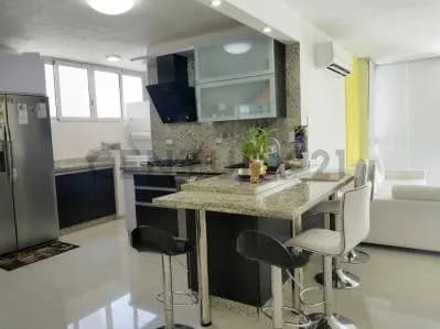 Apartamento amoblado en venta en Los Caobos | 107 m² | 2 hab. + servicio
