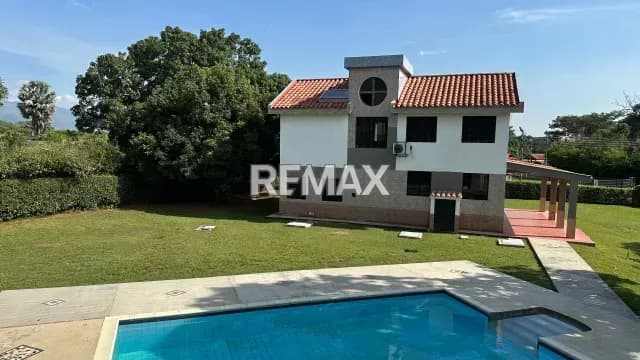 CASA DOS NIVELES, UBICADA EN LA URB. PRIVADA SAFARY COUNTRY CLUB