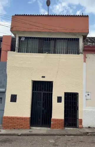 En Venta Casa De 2 Niveles Ubicada Calle 16 Entre Carrera 8 Y 7 Avenida ( Centro). Ia