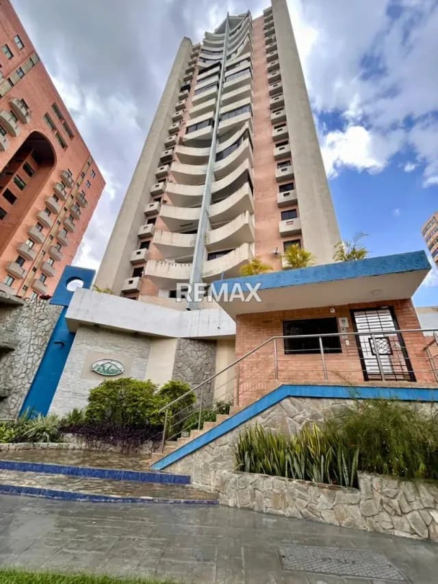 APARTAMENTO EN VENTA CON PLANTA 100% ubicado en la exclusiva Urb. Valle Blanco Resd Le Mont