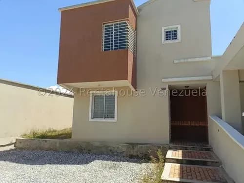 Luis Alberto Garcia Vende Casa En La Urbanización Ciudad Roca Al Este De Bqto