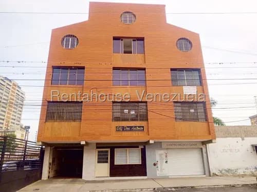 Raíza Suárez Vende 2 6 2 0 3 0 5 Estupenda Oficina Semi Amoblada Con 28,34 M2, Amplio Espacio De Recepción, 2 Cubículos Privados, Un Baño, Centro De Barquisimeto