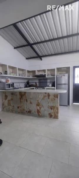 EN VENTA cómoda casa ubicada en: VIA PRINCIPAL LA VICTORIA