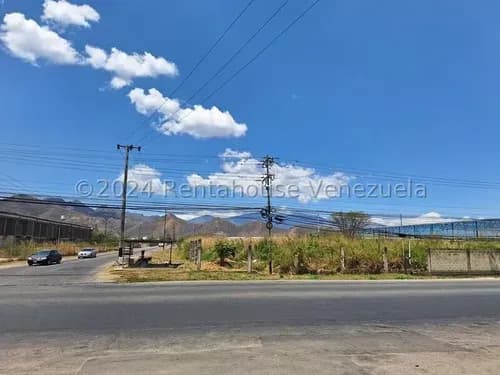 Se Vende Terreno (#26-6726) Con Excelente Ubicación, En Esquina Con Acceso Directo Desde La Autopista Regional Del Centro Y En La Avenida Principal De Guacara,