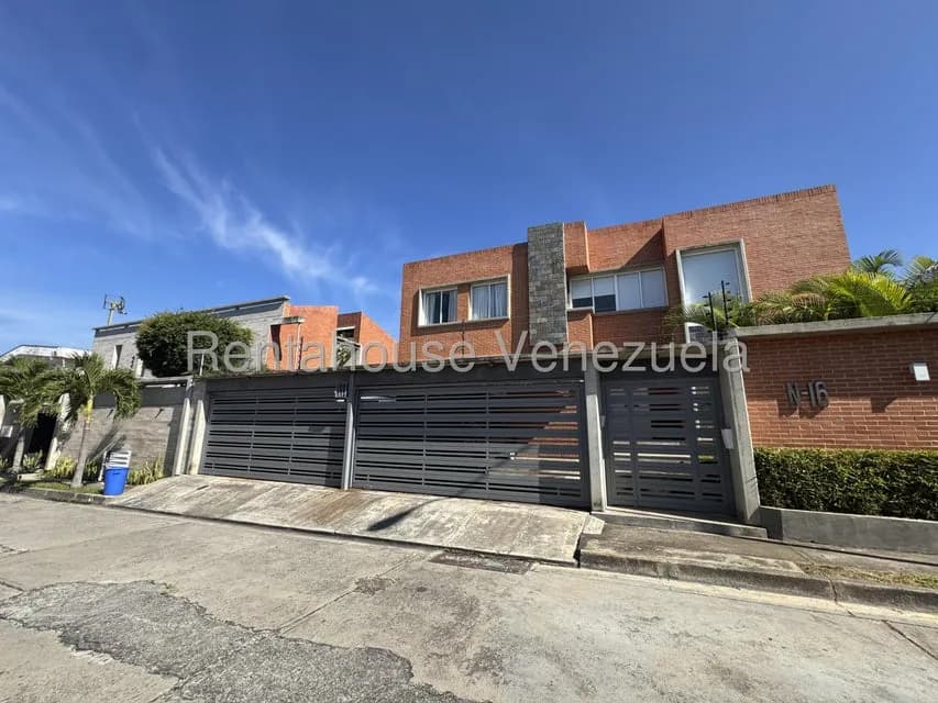Casa (Multipes Niveles) en Venta en Lomas de La Lagunita, Distrito Metropolitano