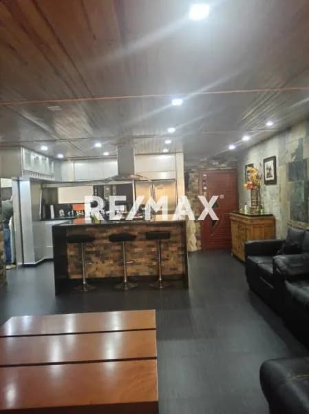 EN VENTA APARTAMENTO EN LA AV. BOLIVAR NORTE RES. PECHINENDA