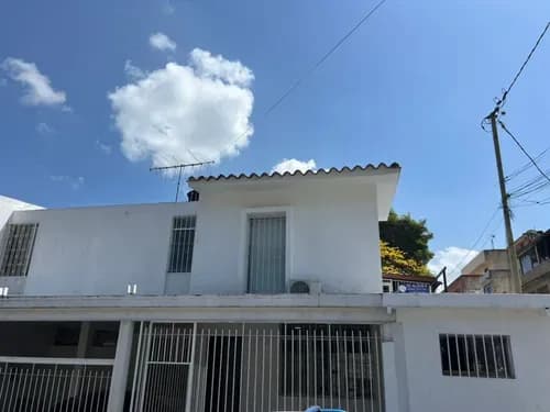 Se Alquila Amplia Casa En Comercial En Baruta Gc