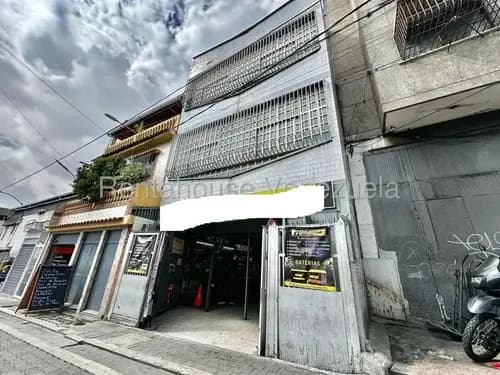 Rah Chacao Vende Edificio Catia 26-11674