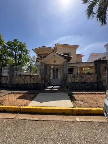 Se Vende Casa En La Urbanización 4av, Ubicado Calle Abierta.