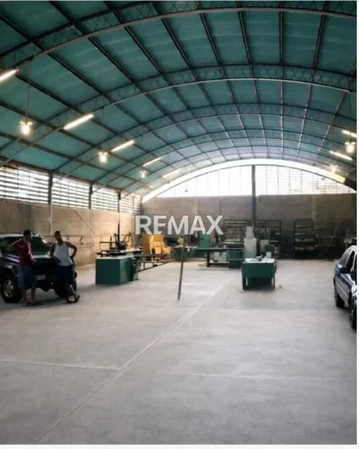 SE ALQUILA GAlpon Industrial 1.000m K4 Junquito