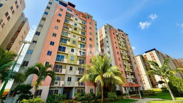 Se vende cómodo y moderno apartamento ubicado en San Diego, Res MonteMayor
