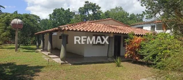 Terreno con dos casas en Venta en Aguirre edo. carabobo