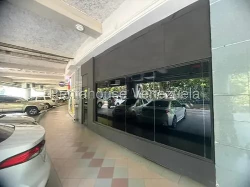 Local Comercial Con Planta 100% Disponible Para Uso Minorista U Otro Tipo De Negocio. Excelente Visibilidad 41m2 Distribuidos En Una Planta Única, Con Amplia Fachada En Vidrios, Techos Altos