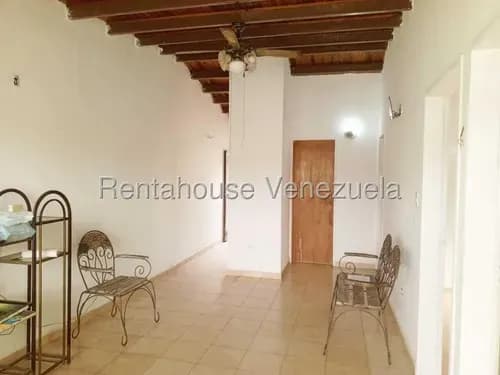 Casa En Alquiler Ubicada En La Urbanización Brisas De Carorita, En La Zona Norte Barquisimeto Lara Rc