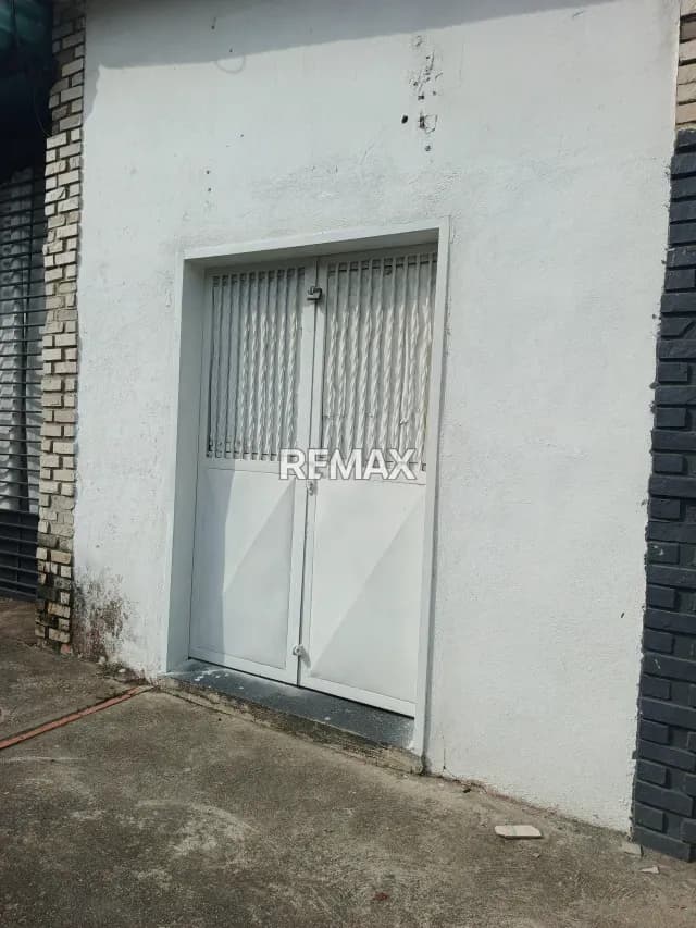 En Venta Local Comercial ubicado en Guanare, Sector Maturin, Corredor Vial Tomas Montilla, Calle 7 entre Carreras 13 y 14, Guanare, Portuguesa, Venezuela
