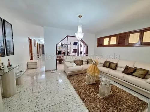 Julio Latouche 26-18049 Casa En Venta Trigal Norte Valencia, Amplia, Cómoda E Iluminada, Un Solo Nivel, Calle Cerrada, Cerca Del C.c. Patio Trigal.