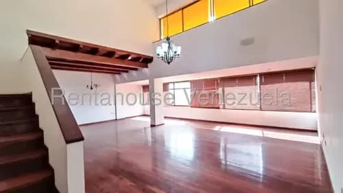 Espectacular, Penthouse Duplex, Listo Para Habitar, Con Hermosa Distrubicion Espacios Ideales Para El Disfrute De Ellas, Cocina Empotrada Y Recién Remodelada Con Horno Y Tope De Granito, Recibo, Salon
