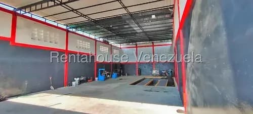 Raíza Suárez Vende Local Comercial De 450 M2 Con Tanque Subterráneo De 20.000 Litros, 2 6 2 4 7 4 Loza De Alineación Y Pisos De Premezclado, Portón Elevadizo, 02 Locales Y Anexo En Yaritagua