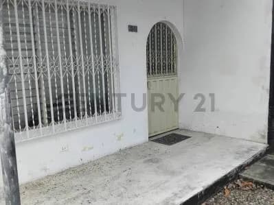 Casa amplia y cómoda en vía principal de San Lorenzo