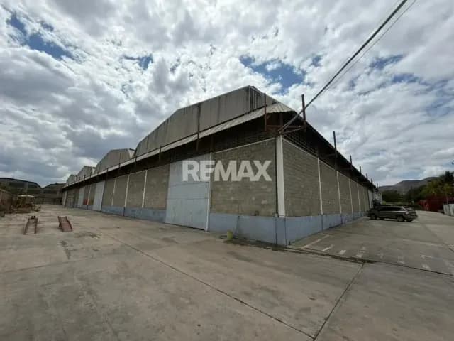En venta conjunto de galpones en la zona industrial II