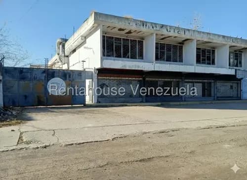Se Vende Centro Comercial Frente Al Estadio Luis Aparicio