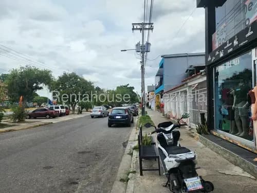 Potencie Su Negocio En La Zona De Mayor Dinamismo Comercial De San Diego. Alquilamos Impecable Local Ubicado Estratégicamente A Pie De Calle En La Av. Don Julio Centeno