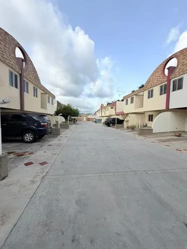 En Venta Tonwhouse En El Bosque De Valencia
