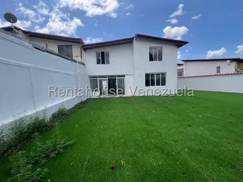 Espectacular Casa Quinta Diseñada Para Quienes Valoran El Confort, La Tranquilidad Y La Conexión Con La Naturaleza. Con Una Generosa Superficie De 433,14 M2, Esta Propiedad Destaca Por Ser Súper
