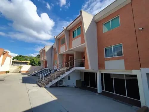 Townhouse Mañongo Residencias Doral Park Conjunto Cerraqdo Con Vigilancia, Planta Electrica Total, Pozo De Agua, Piscina, Caney, Area De Parrillera (solo Clientes) Kl