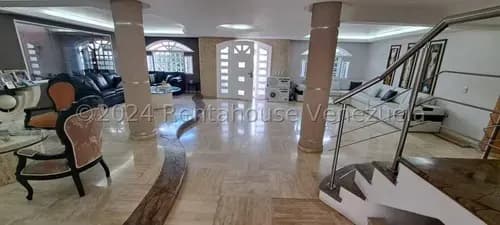 Yb Se Ofrece En Venta Bella Casa En Colinas De Vista Alegre #24-15303
